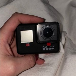 Go pro hero 7 (right out of box all included)